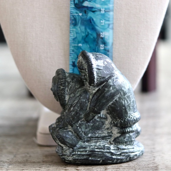 A Wolf Original Eskimo Sled W/ Children The Wolf Sculpture Figure 3.5” Canada - Picture 8 of 9